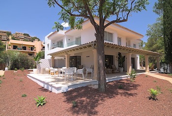 Cabot Las Velas Apartments