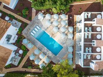 Cabot Las Velas Apartments