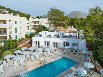 Cabot Las Velas Apartments