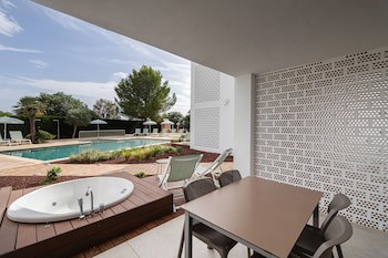 Cabot Las Velas Apartments