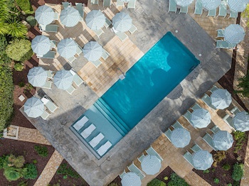 Cabot Las Velas Apartments