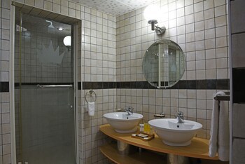 Imperial Royale Hotel