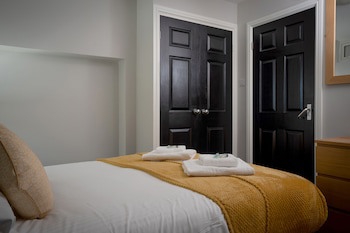 Coasters Hotel & Apartments