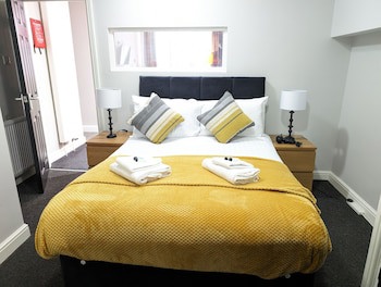 Coasters Hotel & Apartments
