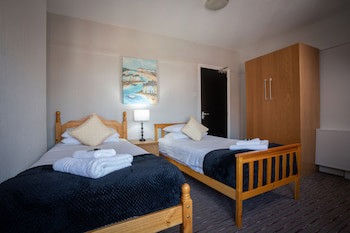Coasters Hotel & Apartments