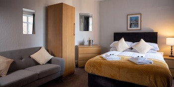 Coasters Hotel & Apartments