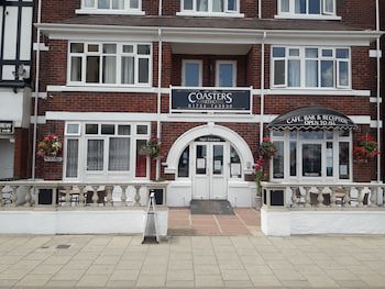 Coasters Hotel & Apartments