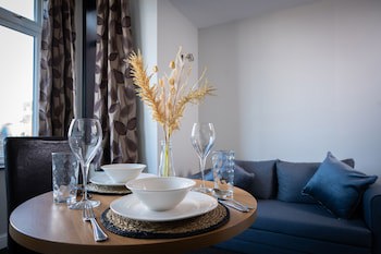 Coasters Hotel & Apartments
