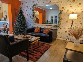 Coasters Hotel & Apartments