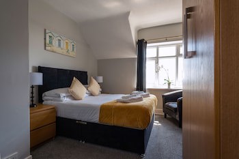 Coasters Hotel & Apartments