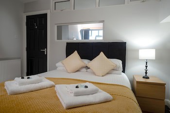 Coasters Hotel & Apartments