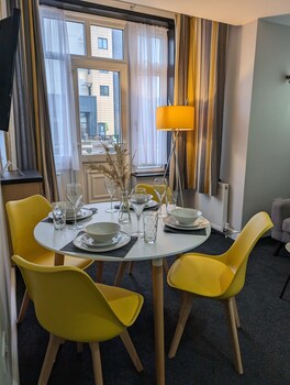 Coasters Hotel & Apartments