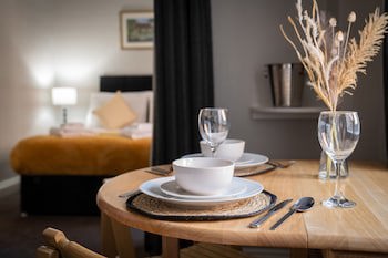 Coasters Hotel & Apartments