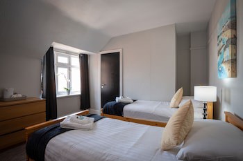 Coasters Hotel & Apartments