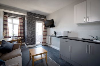 Coasters Hotel & Apartments
