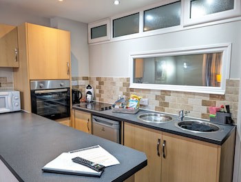 Coasters Hotel & Apartments