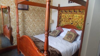 Driftwood Hotel