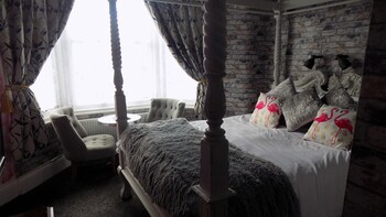 Driftwood Hotel