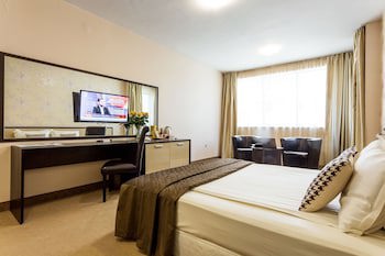 City Avenue Hotel By Hmg