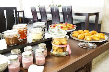 City Avenue Hotel By Hmg