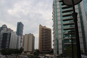 Golden Tulip Media Hotel