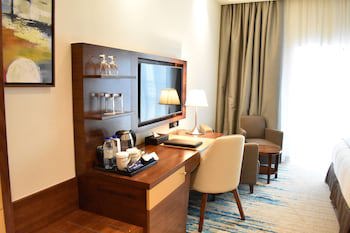 Golden Tulip Media Hotel
