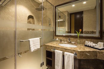 Golden Tulip Media Hotel