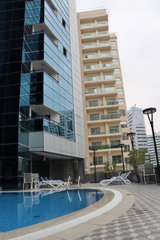 Golden Tulip Media Hotel