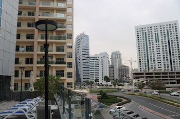 Golden Tulip Media Hotel