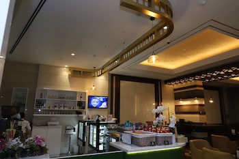 Golden Tulip Media Hotel