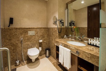 Golden Tulip Media Hotel