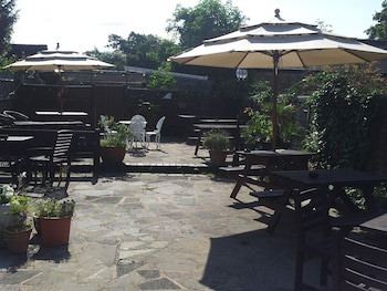 Falcon Inn