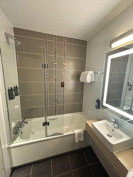 Clayton Hotel Cardiff