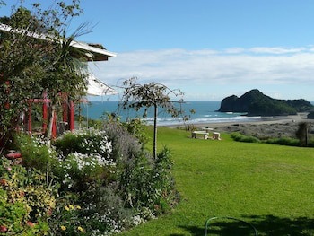 Bethells Beach Cottages