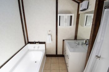 Middle Park Motel