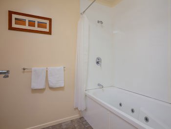 Middle Park Motel