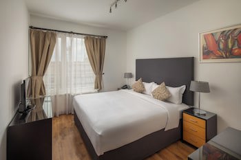 Escala Hotel & Suites