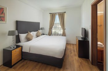 Escala Hotel & Suites