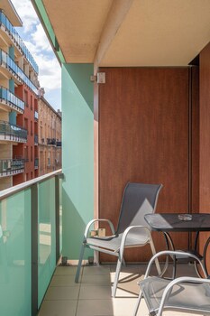 Escala Hotel & Suites