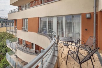 Escala Hotel & Suites
