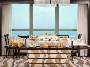 Sofitel Abu Dhabi Corniche fotoğrafı
