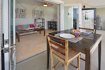 Two Sandals By The Sea Inn - B&B