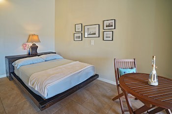 Two Sandals By The Sea Inn - B&B