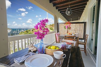 Two Sandals By The Sea Inn - B&B