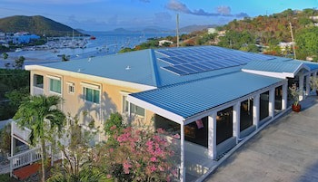 Two Sandals By The Sea Inn - B&B