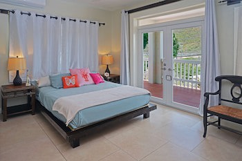 Two Sandals By The Sea Inn - B&B