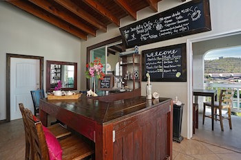 Two Sandals By The Sea Inn - B&B