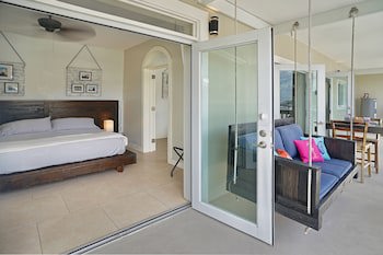 Two Sandals By The Sea Inn - B&B