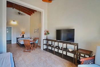 Two Sandals By The Sea Inn - B&B