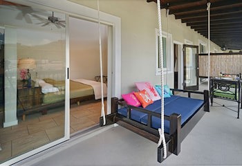 Two Sandals By The Sea Inn - B&B